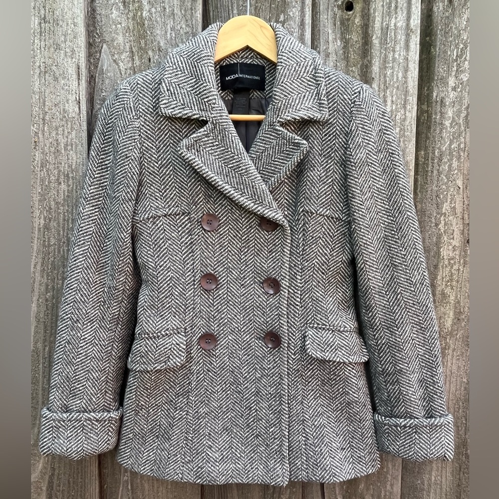 Beautiful grey and white herringbone pea coat. XXS Moda International.